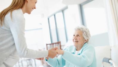 woman caring for elderly mother szexyn